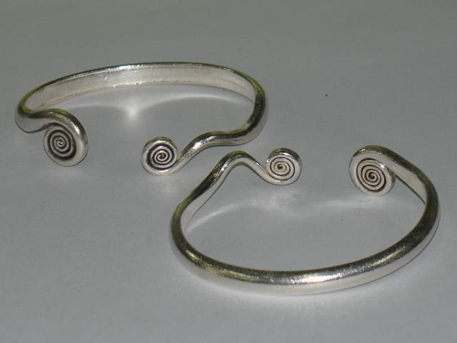 Thai Karen Hill Tribe Silver Bangle Plain Double Swirl BG074 
