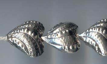 THAI KAREN HILL TRIBE SILVER BEADS PRINTED HEART BEADS BL197 (2 BEADS)