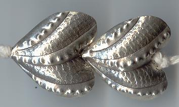THAI KAREN HILL TRIBE SILVER BEADS PRINTED HEART BEADS BL198 (2 BEADS)