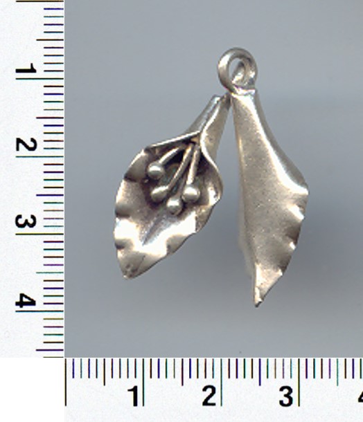 THAI KAREN HILL TRIBE SILVER PENDANTS LONG LEAF FLOWER PENDANT NM042 