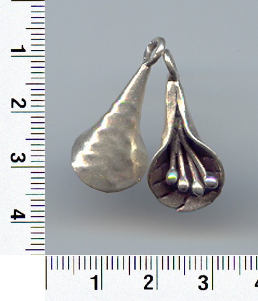 Thai Karen Hill Tribe Silver Pendants Long Leaf Flower Pendant NM044 