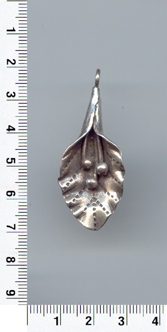 THAI KAREN HILL TRIBE SILVER PENDANTS FLOWER LEAF PENDANT NM048 
