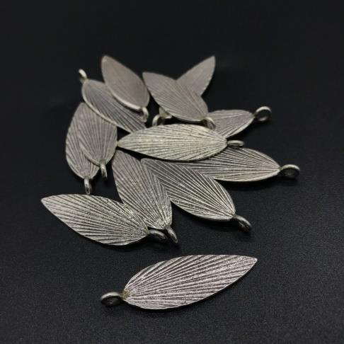 Thai Karen Hill Tribe Silver Pendants 20PD287 (10 Beads)