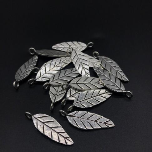 Thai Karen Hill Tribe Silver Pendants 20PD293 (10 Beads)