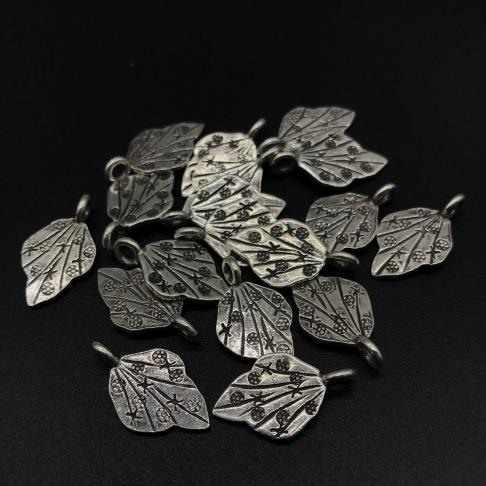 Thai Karen Hill Tribe Silver Pendants 20PD298 (10 Beads)