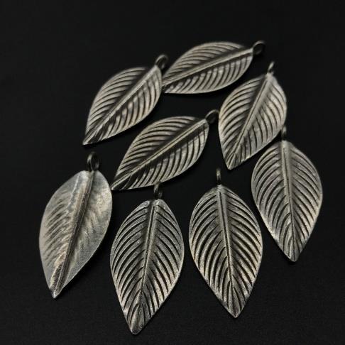 THAI KAREN HILL TRIBE SILVER PENDANTS 20PD318 (10 BEADS)