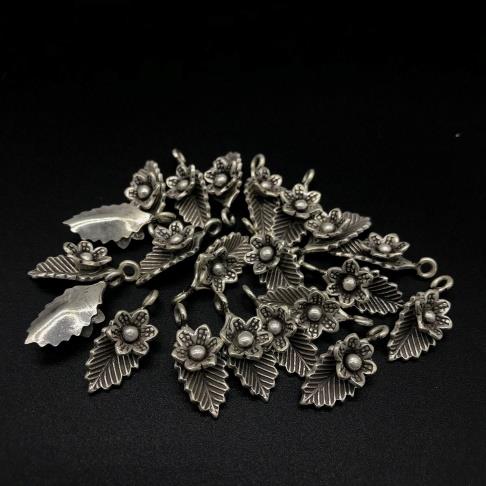 Thai Karen Hill Tribe Silver Pendants 20PD342 (10 Beads)